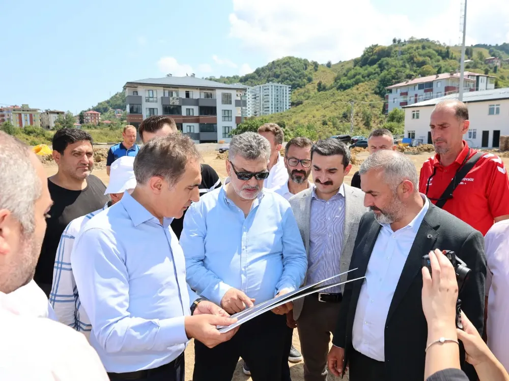 Arsin’de Stadyum ve Kapalı Spor Salonu İnşaatı Yerinde İncelendi