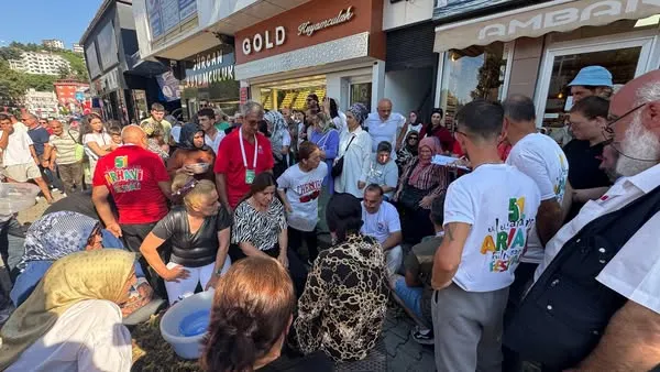 Arhavi Festivali’nde Fındık Ayıklama Yarışı Heyecanı Yaşandı