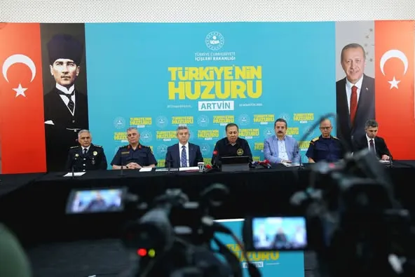 İçişleri Bakanı Ali Yerlikaya, Artvin’de “Türkiye’nin Huzuru” Toplantısına Başkanlık Etti