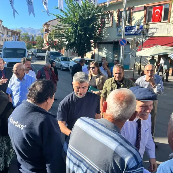 AK Parti Erzurum İl Teşkilatı Pazaryolu’nda Esnafla Buluştu