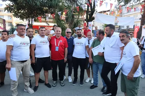 Arhavi Festivali’nde Halat Çekme Yarışı Büyük Heyecana Sahne Oldu