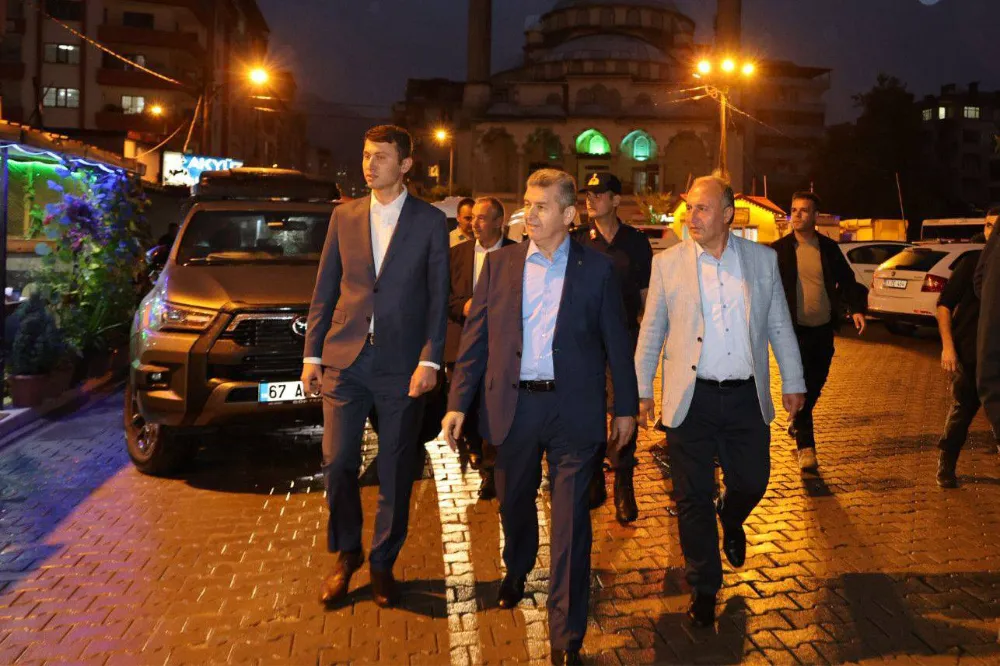 Arhavi’de Valisi Dr. Turan Ergün Esnaf ve Vatandaşlarla Buluştu