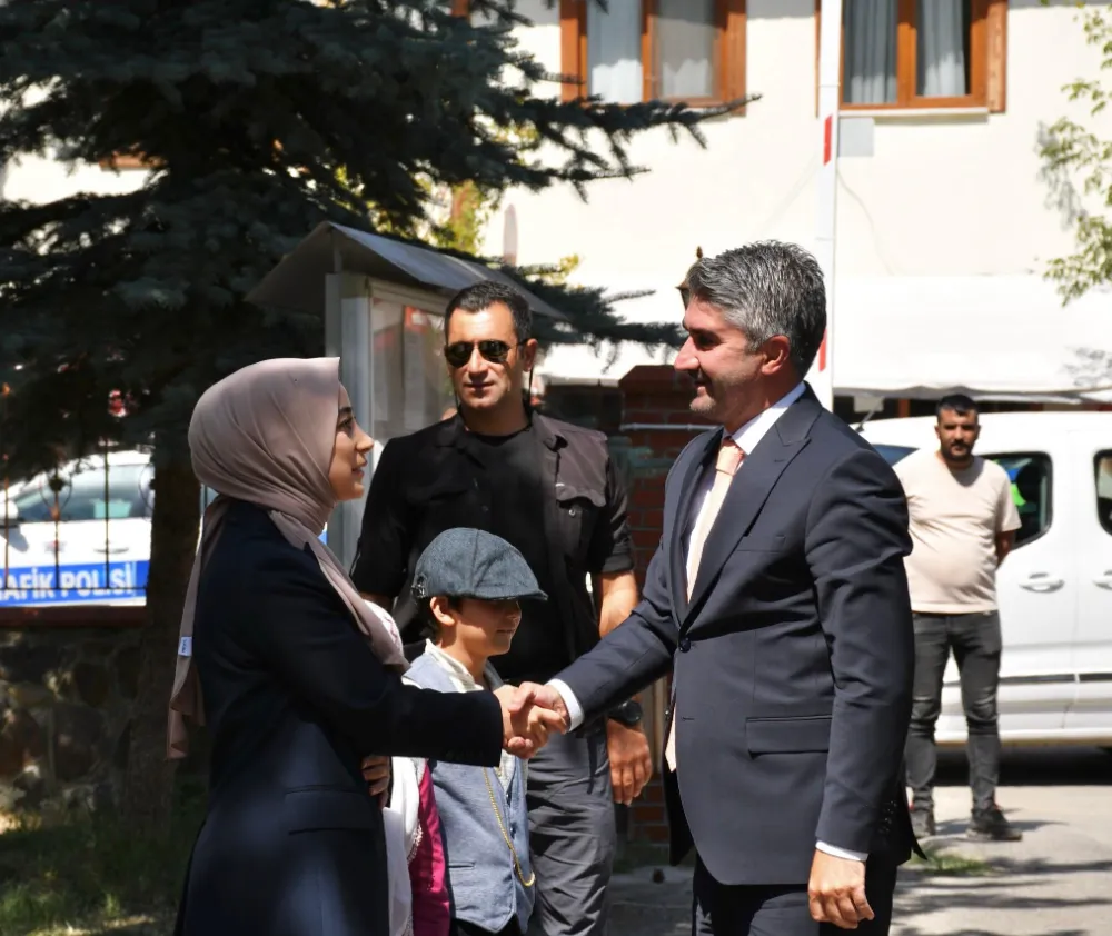 Aile ve Sosyal Hizmetler Bakan Yardımcısı Zafer Tarıkdaroğlu Olur İlçesini Ziyaret Etti