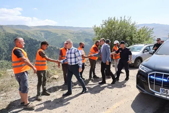 Artvin Valisi Turan Ergün, Ardanuç’ta Yol Çalışmalarını İnceledi
