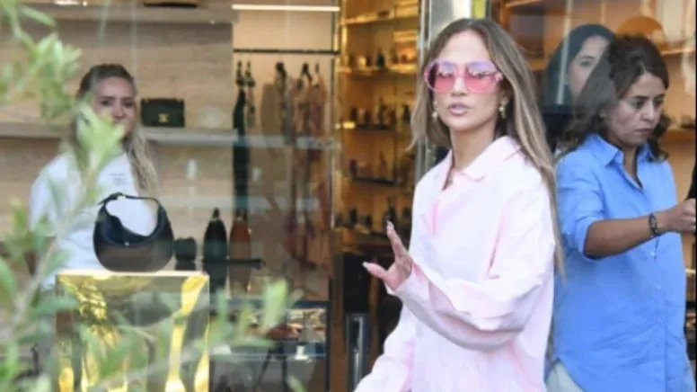 Jennifer Lopez İçin Mağazanın Kapıları Kapandı Doluyuz Açıklaması