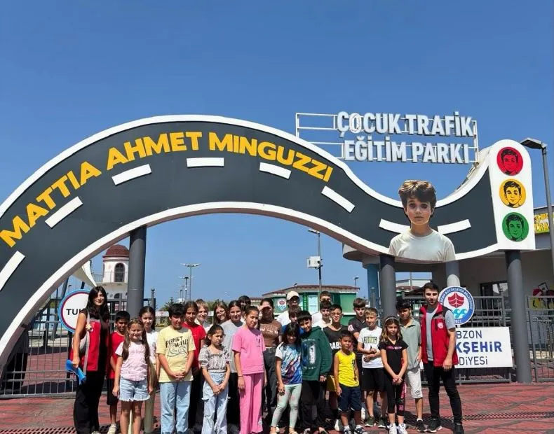Trabzon’da Çocuklara Trafikte Güvenli Geçiş Eğitimi Verildi