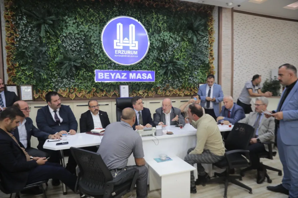 Erzurum Büyükşehir Belediyesi Halk Günü ile Hemşehrileriyle Buluştu
