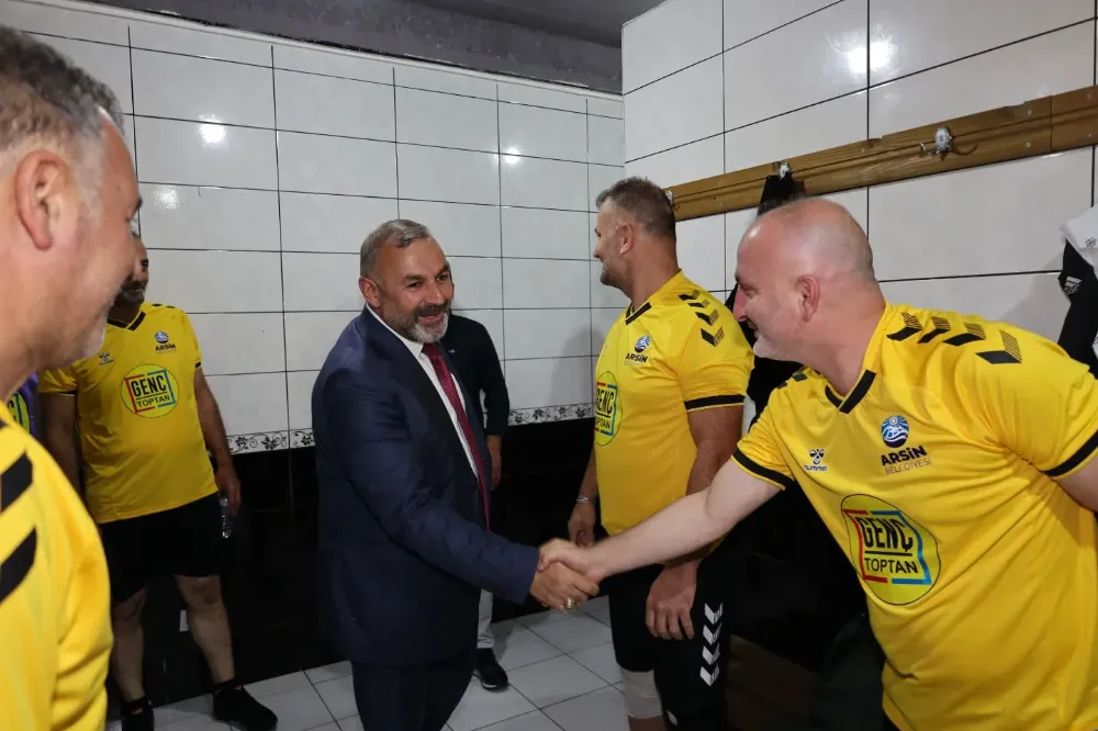 Başkan Hamza Bilgin, Arsin Halı Saha Futbol Turnuvası Veteranlar Maçlarını İzledi