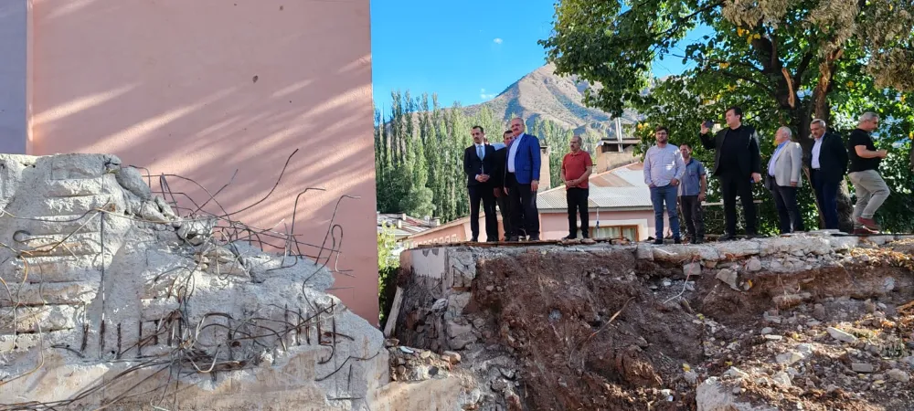 İçişleri Bakan Yardımcısı Münir Karaloğlu İspir’de Heyelan Bölgesinde İncelemelerde Bulundu