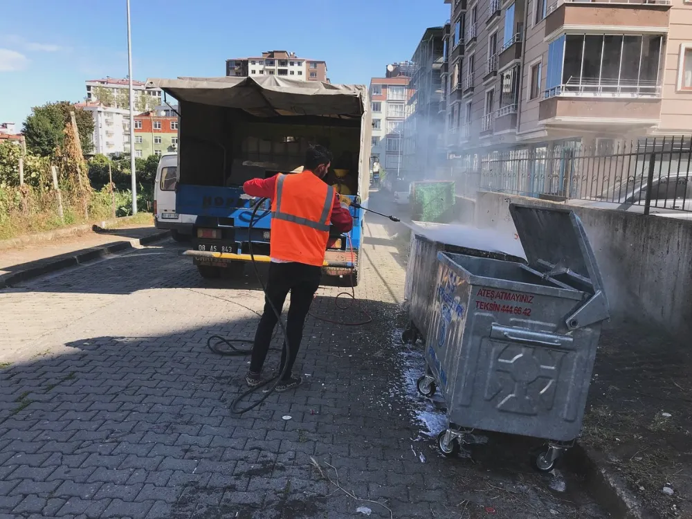 Hopa Belediyesi’nden Çöp Konteynerlerinde Hijyen ve Temizlik Çalışmaları
