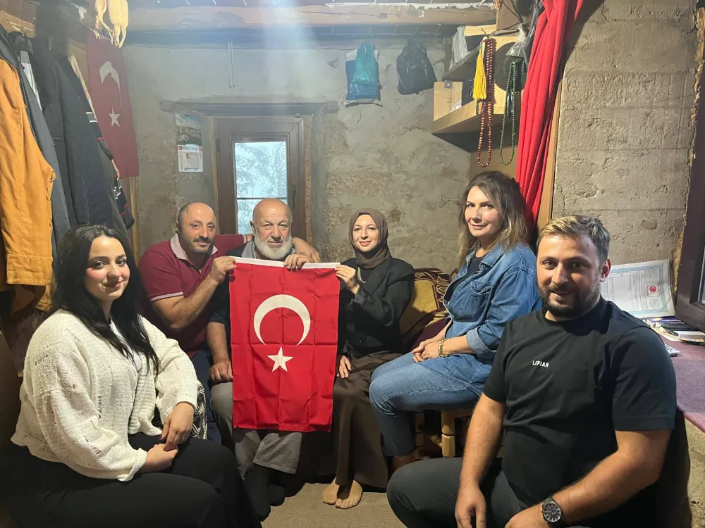 Sürmene’de Şehit Ailesine Anlamlı Ziyaret: Cumhurbaşkanı’nın Mektubu iletildi
