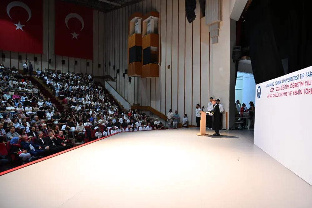 Karadeniz Teknik Üniversitesi’nde 2025-2026 Beyaz Önlük Giyme ve Yemin Töreni Gerçekleşti