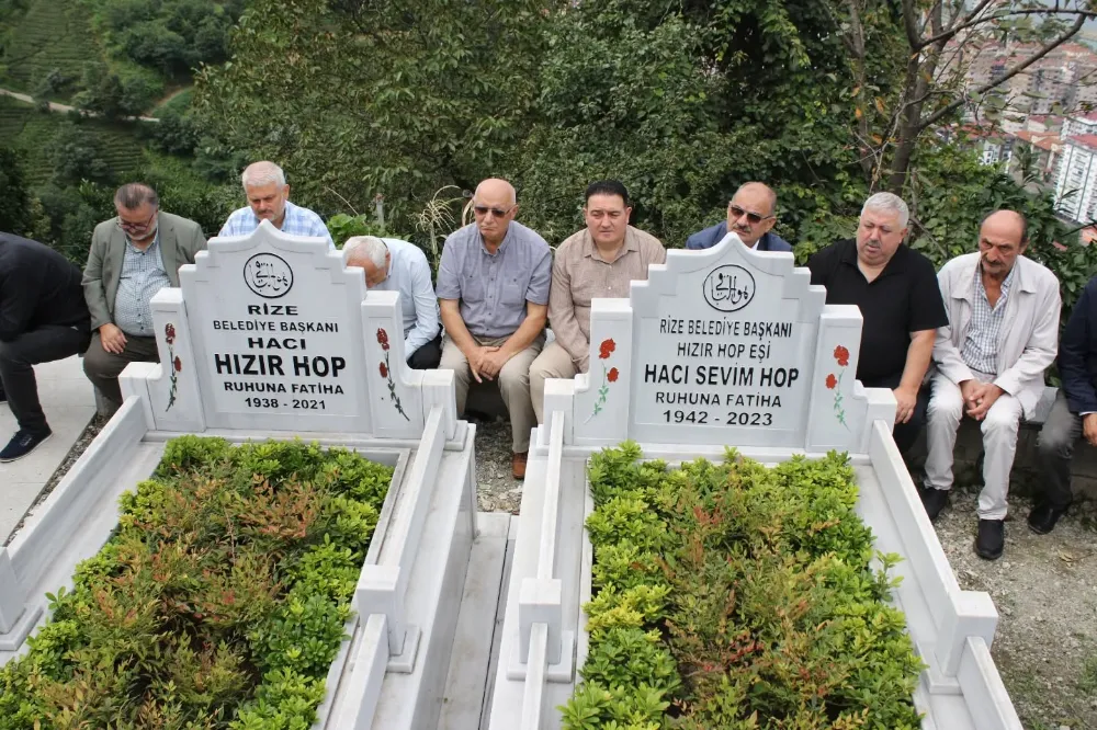 Merhum Eski Belediye Başkanı Hızır Hop Kabri Başında Anıldı