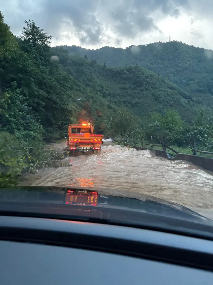 Geçmiş Olsun Artvin: Heyelanlarda Can Kaybı Yok, Müdahale Devam Ediyor