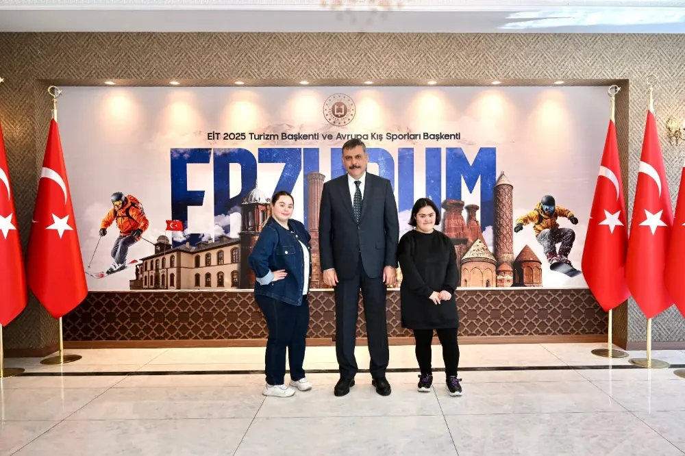 Erzurum Valiliğinde Down Sendromlu Çocuklar Misafirleri Karşıladı