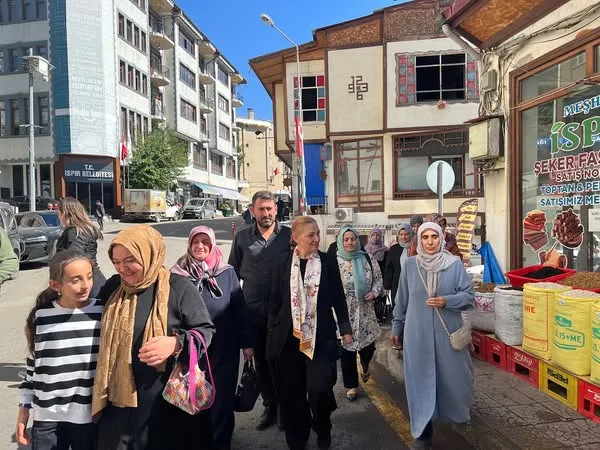 İspir’de Esnaf Ziyareti: AK Parti Milletvekili Fatma Öncü’den Destek Mesajı