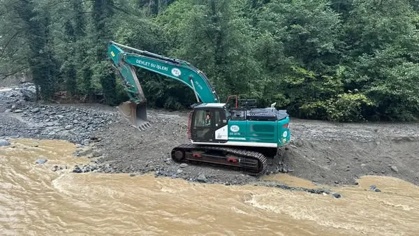 Rize Ardeşen Tunca Beldesi’nde Yağış Sonrası Yoğun Çalışmalar Sürüyor