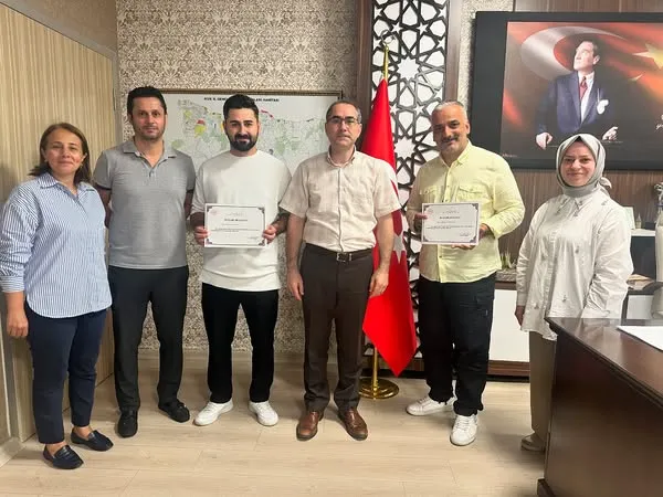 Rize’de Sigara Bırakan Vatandaşlara Sağlık Müdüründen Tebrik