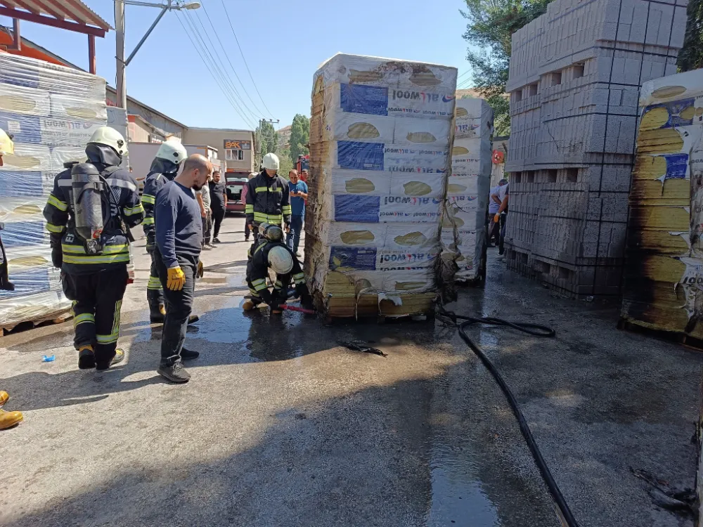 Yakutiye’de İş Yeri Yangını Büyümeden Söndürüldü