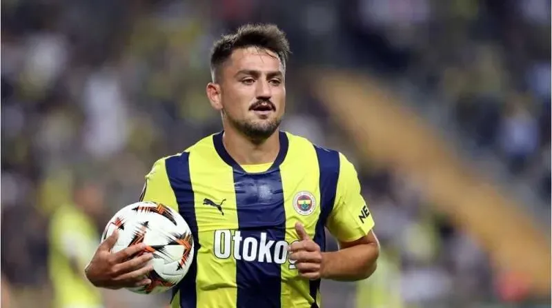 Fenerbahçe, sürpriz bir hamle yaparak beklenmedik bir futbolcu transferi gerçekleştirdi!