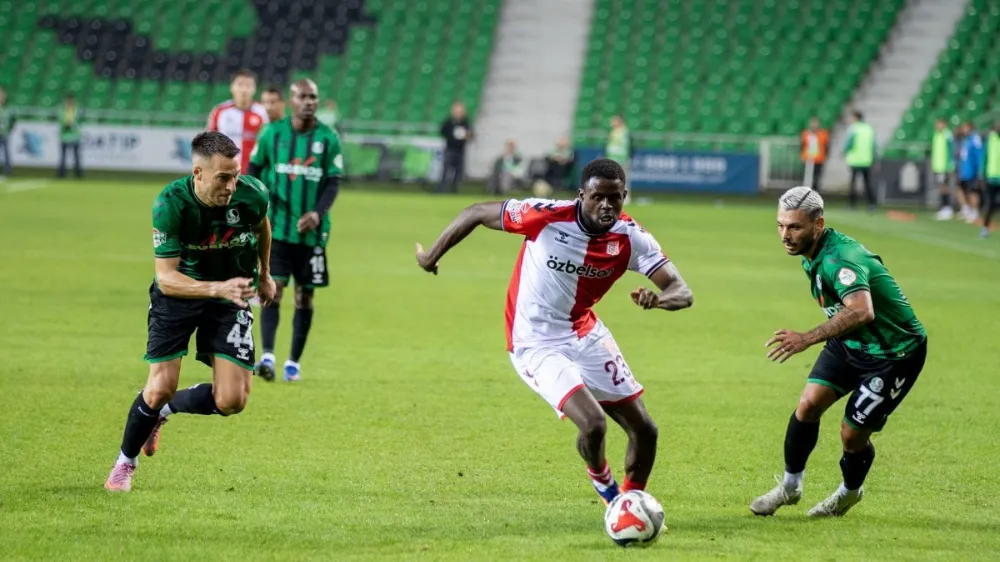 Sakaryaspor ve Sivasspor Maçı Esnasında Kural İhlali Gündeme Geldi!