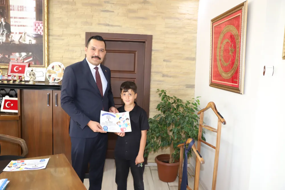 Muradiye’de Çocuklara Kütüphane Kurdu Belgesi Takdim Edildi