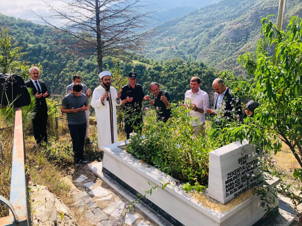 Ardanuç’ta Şehit Zekeriya Öztürk Kabri Başında Anıldı