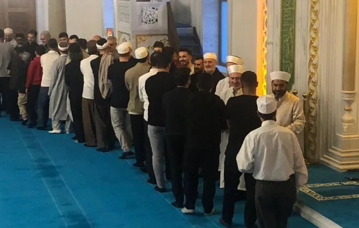 Hanife Hatun Camii’nde Sabah Namazı Buluşması