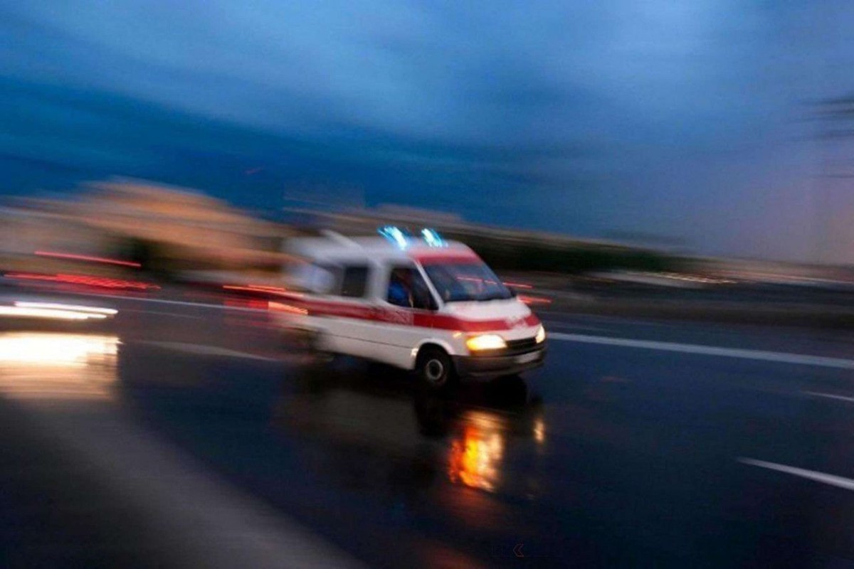 Minibüs ile hafif ticari araç çarpıştı: Bir ölü, 14 yaralı