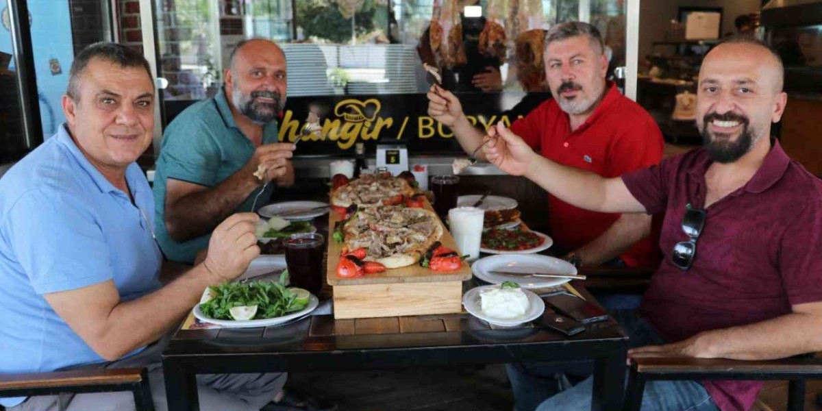 İki ilin paylaşılamayan lezzeti: Siirt’te kuzu, Bitlis’te keçi eti ile hazırlanıyor