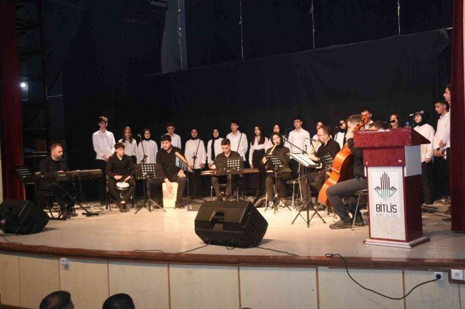 Bitlis’te “Şarkılar Bizi Söyler, Biz De Şarkı Söyleriz” Konseri