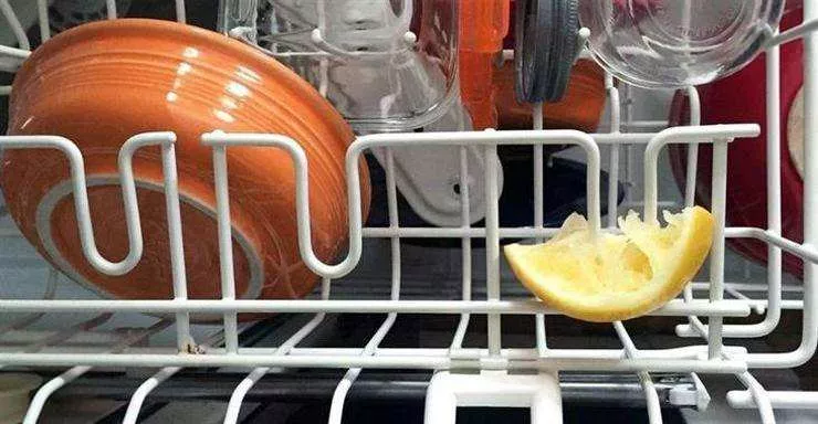 Bulaşık Makinesine Limon Koymanın Faydaları!