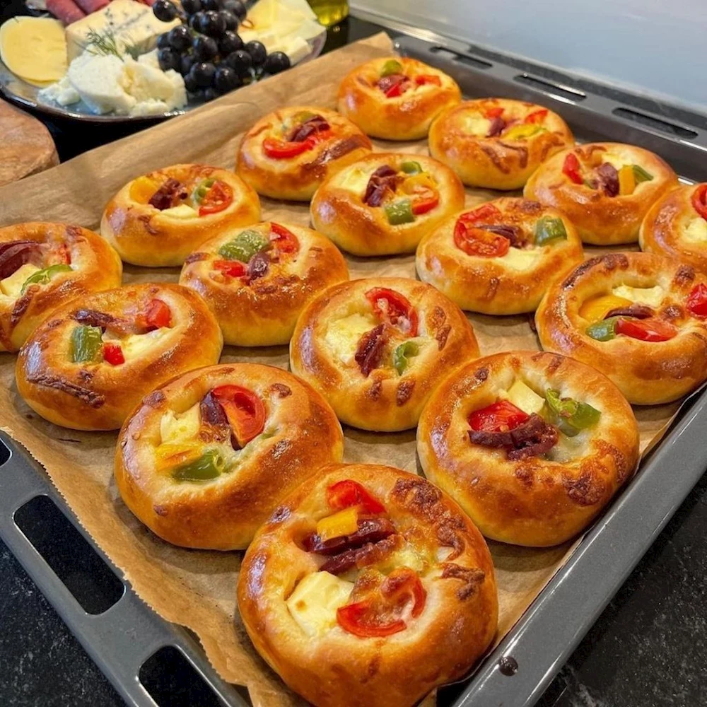 Kahvaltılık Mini Pizza Tarifi! Kahvaltılık Mini Pizza Nasıl Yapılır? Kahvaltılık Mini Pizza Püf Noktaları!