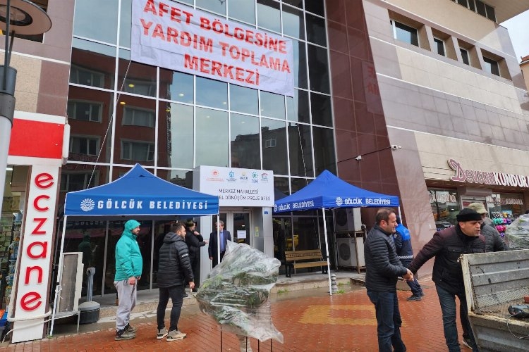 Gölcük, Kızılay ile deprem bölgesine yardım topluyor