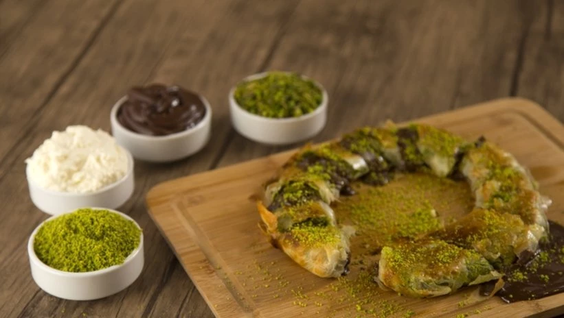 Çikolatalı Katmer Nasıl Yapılır? Çikolatalı Katmer Tarifi... Çikolatalı Katmer Malzemeleri Nelerdir?