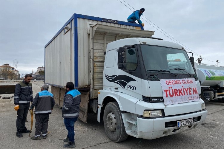 Seyyar tuvalet ve çadırlar deprem bölgesine gidiyor