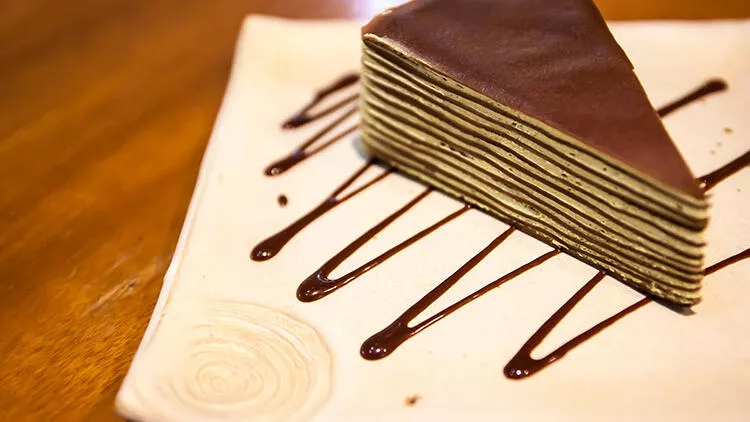 Çikolatalı krep pasta Nasıl Yapılır? Çikolatalı krep pasta Tarifi... Çikolatalı krep pasta Malzemeleri Nelerdir?