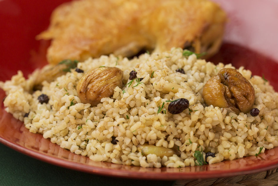 Kestaneli bulgur pilavı Nasıl Yapılır? Kestaneli bulgur pilavı Tarifi... Kestaneli bulgur pilavı Malzemeleri Nelerdir?