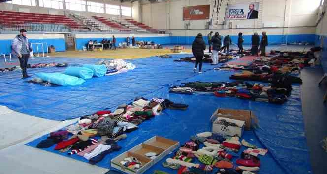 Kapalı spor salonu depremzedeler için ‘Sosyal Markete
