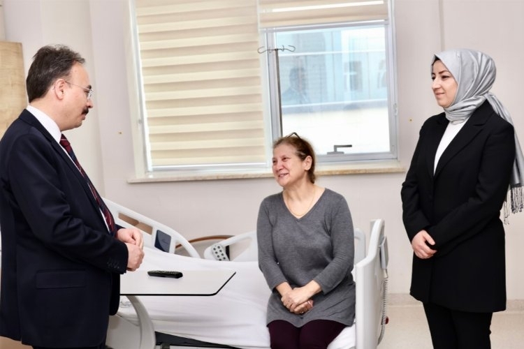 Vali Kızılkaya, Derpemzedeleri hastanede ziyaret etti