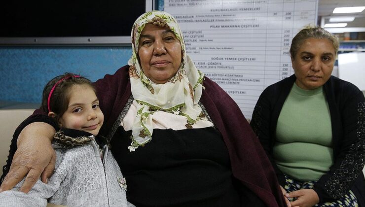 Depremde 50 yakınını kaybeden Adıyamanlı kadın 13 kişilik ailesiyle Bitlis