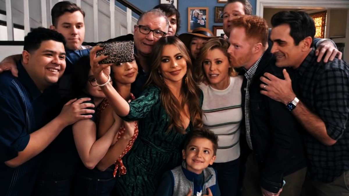 Dizipal Full HD Modern Family 2. sezon 18. bölüm Türkçe altyazı full HD izle!