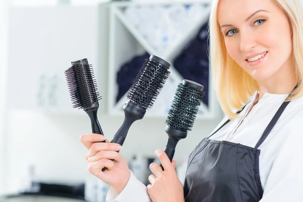 Saç fırçaları nasıl temizlenmelidir? Saç fırçası temizlemenin püf noktaları nelerdir?