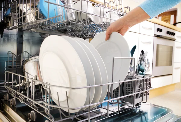 Bulaşık Makinesi Nasıl Temizlenmelidir? Bulaşık Makinesi Temizliğinin Püf Noktaları!