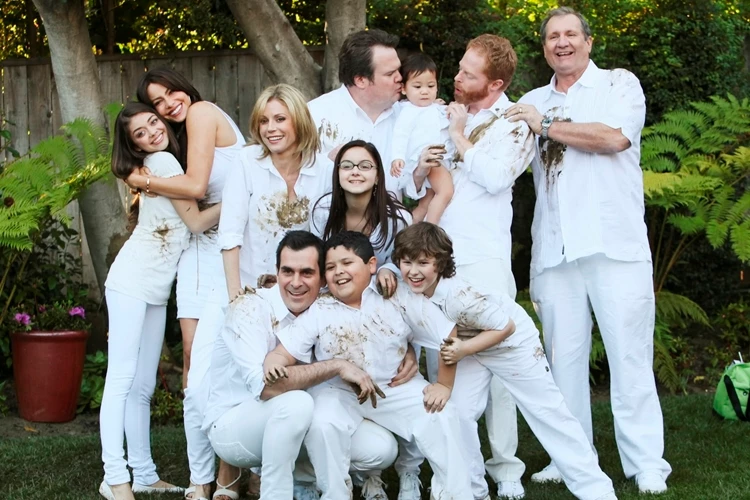 Dizibox Full HD Modern Family 1. sezon 19. bölüm Türkçe altyazı full HD izle!