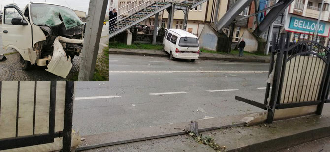 Rize’de Trafik Kazası. Bariyerleri Aşarak Üst Geçit Ayağına Çarptı