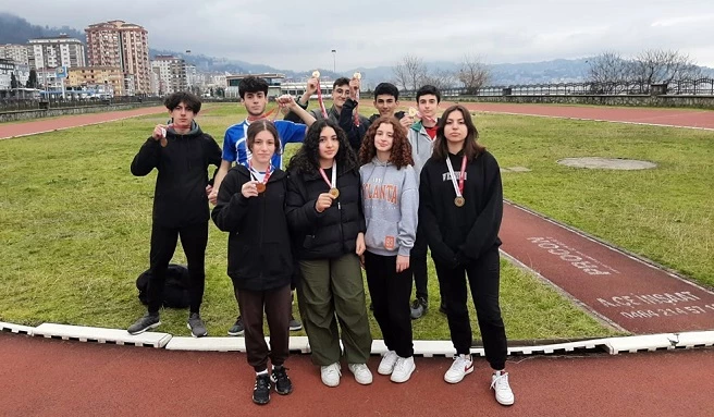 Pazar Fen Lisesi Rize’de MADALYA bırakmadı