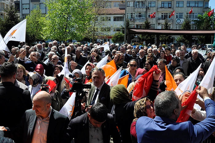 AK Parti Artvin milletvekili adayı Çelik, seçim koordinasyon merkezinin açılışını yaptı