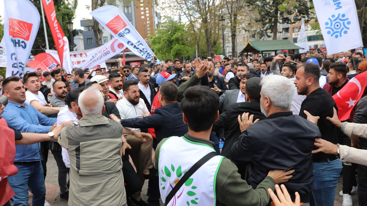 1 Mayıs kutlamalarında CHP’liler ile Memleket Partililer arasında kavga!