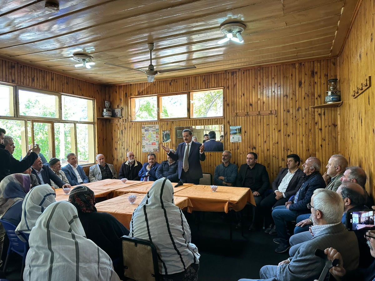 AK Parti Artvin milletvekili adayı Faruk Çelik, seçim çalışmalarını sürdürdü